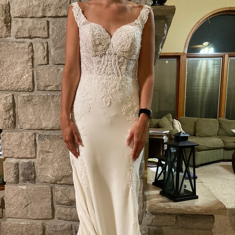 wedding dress! size 12! beautiful detail!! BRAND NEW! martina liana brand